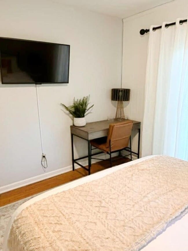 Building Photo - Close to Notre Dame, updated 3 bedroom 1 bath home.