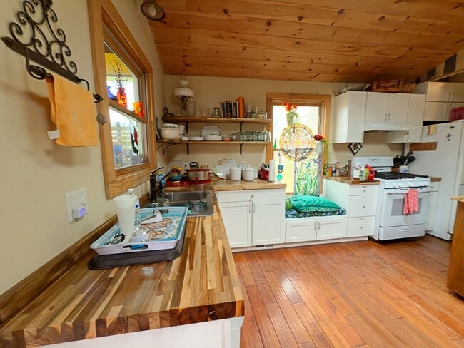 Building Photo - Short term fully furnished rental in Knoxv...