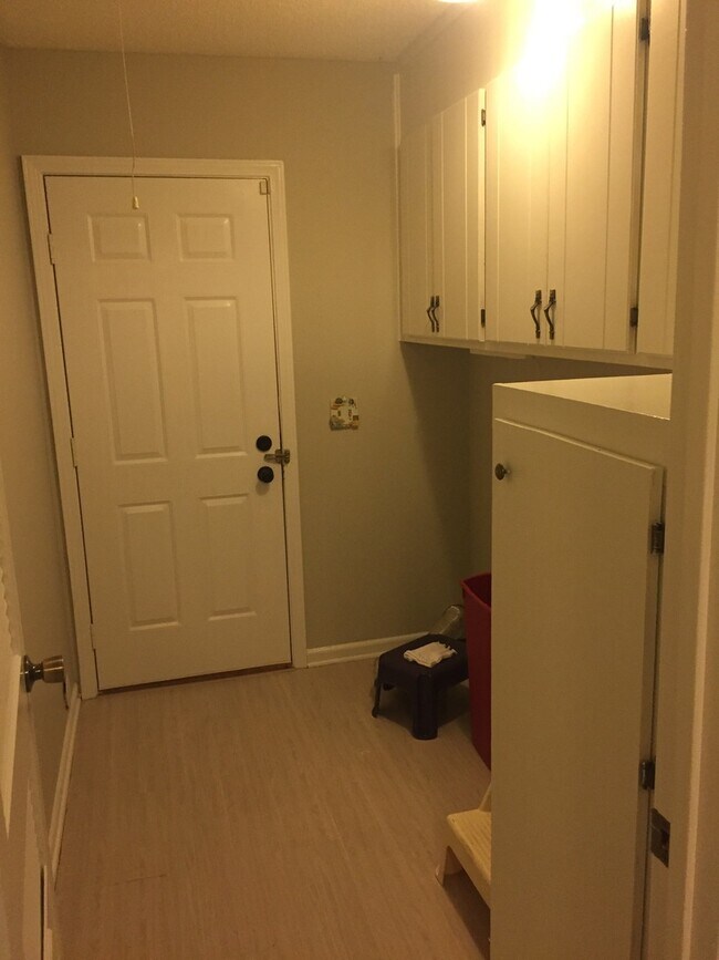 Building Photo - Greenville - 2BR, 1BA, 1000SF