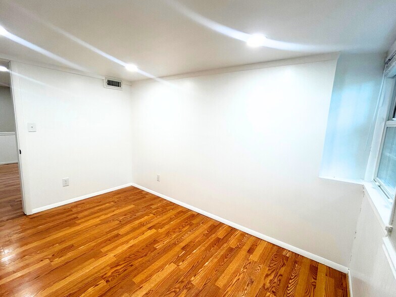 Building Photo - 8070 Esterbrook Dr
