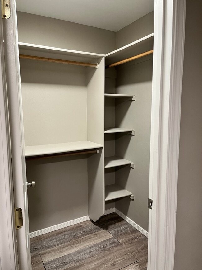 Building Photo - 1025 SE Freedom Cir