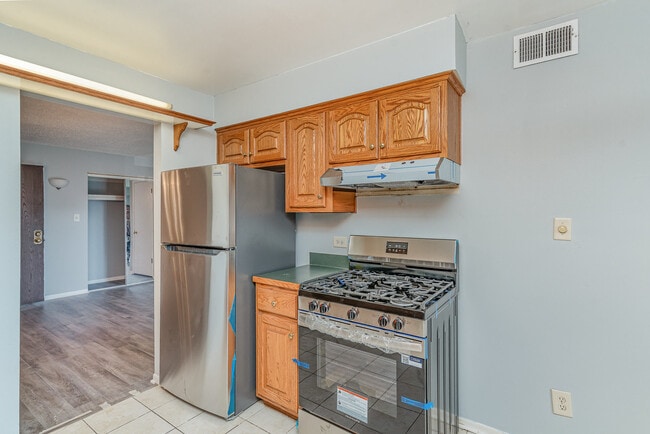 Building Photo - 13620 Lamon Ave