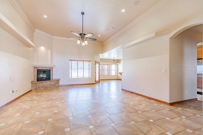 Building Photo - Beautiful Spacious 4 bedroom 2 bath House!