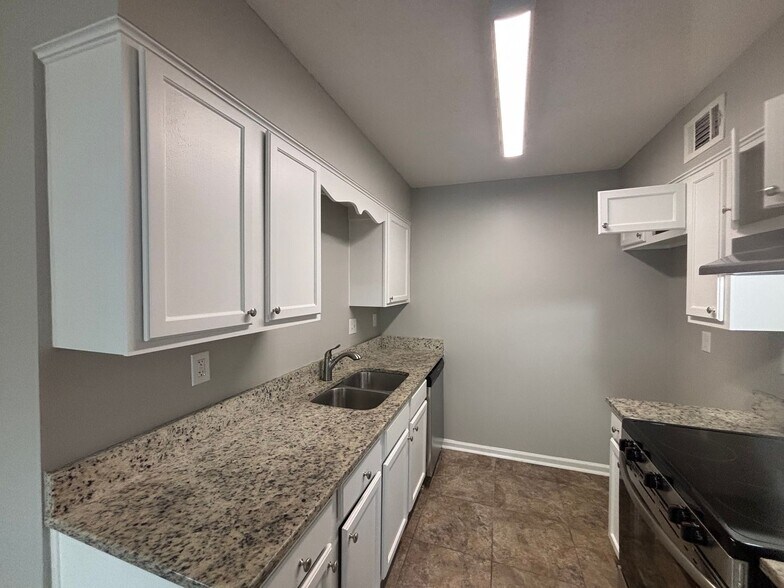 Building Photo - 3989 Battlefield Dr