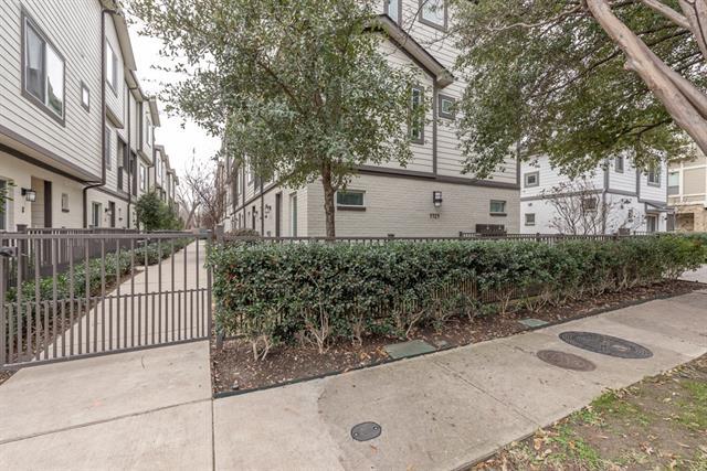 Building Photo - 5924 Hudson St