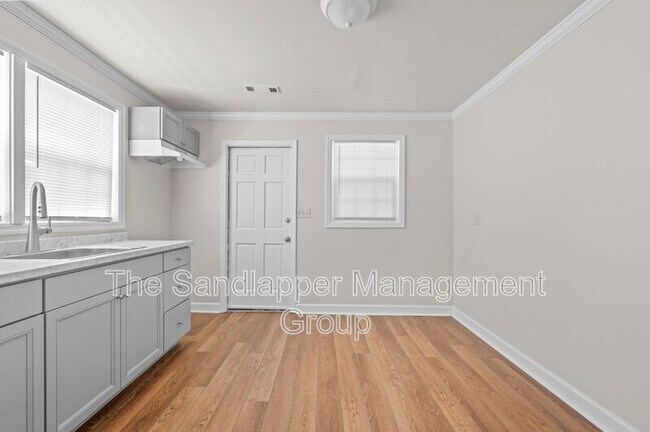 Building Photo - 2214 Van Buren Ave