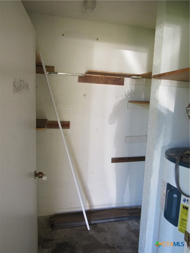 Building Photo - 2406 Shoemaker Dr