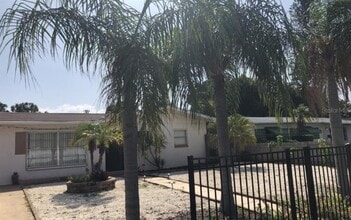 Building Photo - 3680 Whiting Dr SE