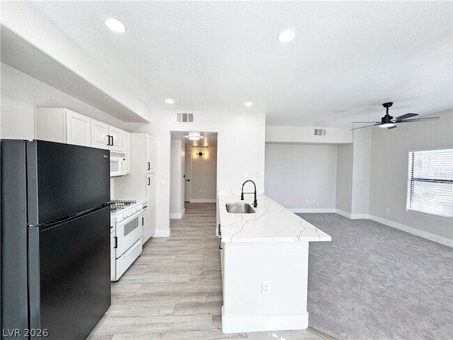 Building Photo - 8250 N Grand Canyon Dr
