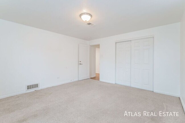 Building Photo - 2353 S Sherman St