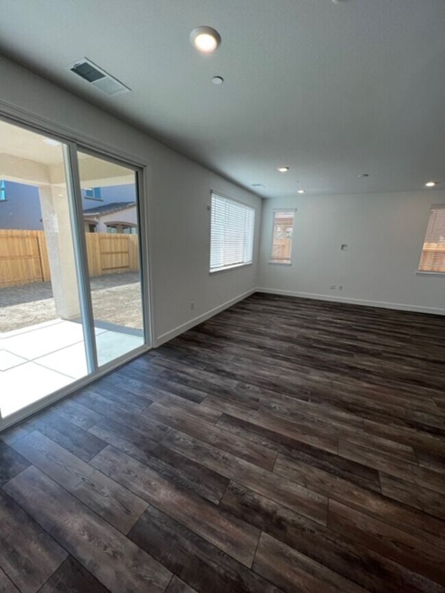 Building Photo - Newer Solar Home Walking Distance to Campus Oaks Shopping Center