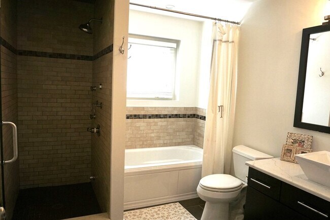 Building Photo - 498 Medford St