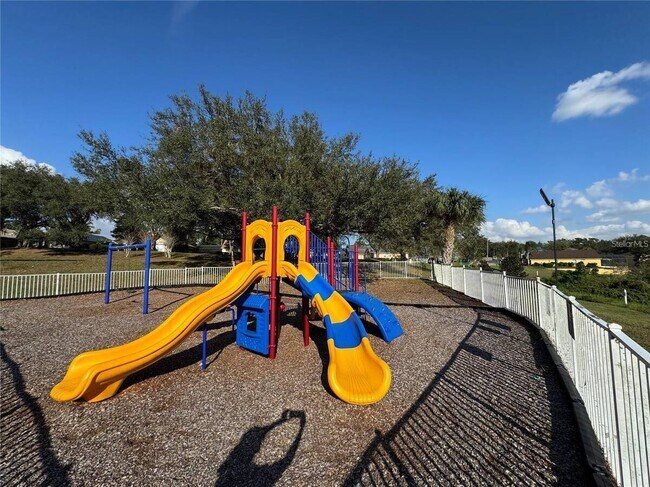 Building Photo - 3011 Hemingway Cir