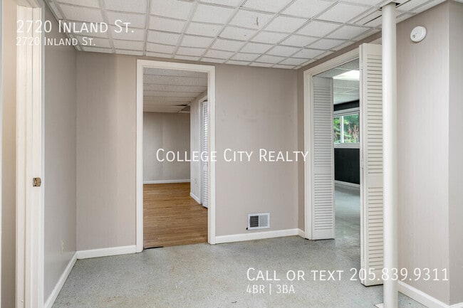 Building Photo - 2720 Inland St