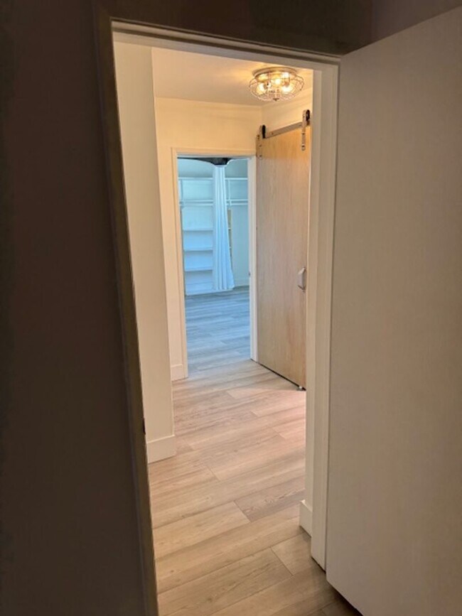 Building Photo - Modern Alamitos Beach 2 bedroom Condo plus...