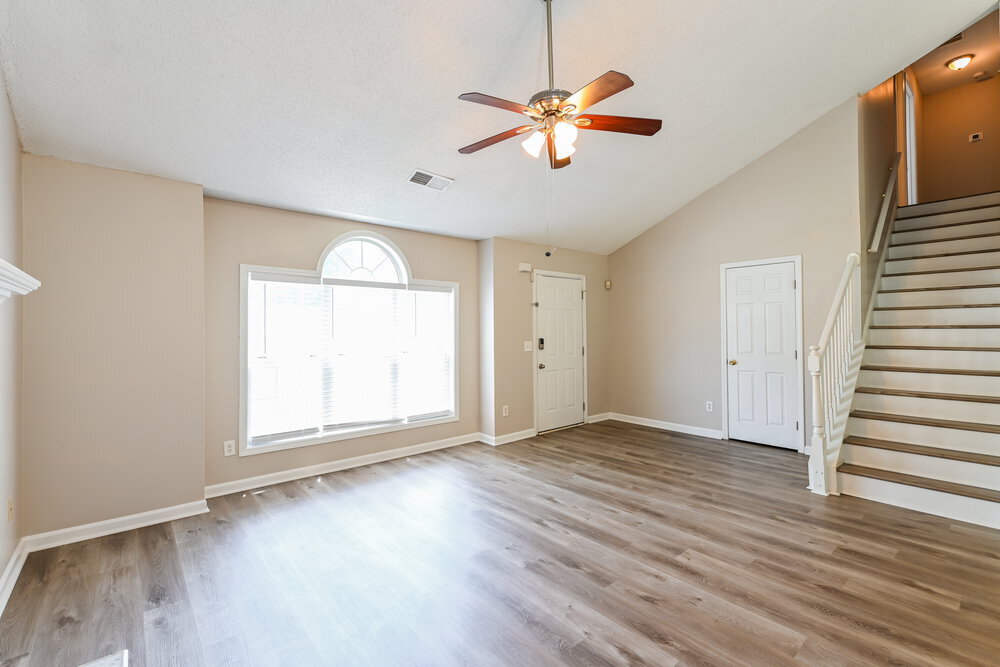 Building Photo - 335 Shadetree Ln