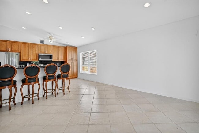 Building Photo - 10624 Plainview Cir