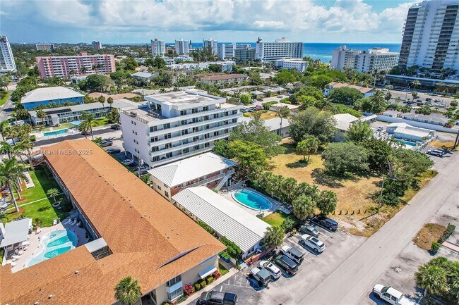 Building Photo - 3217 NE 11th St