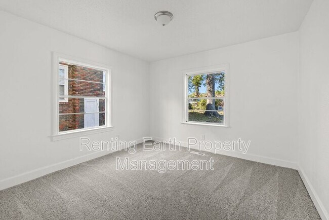 Building Photo - 1540 42nd St Ensley