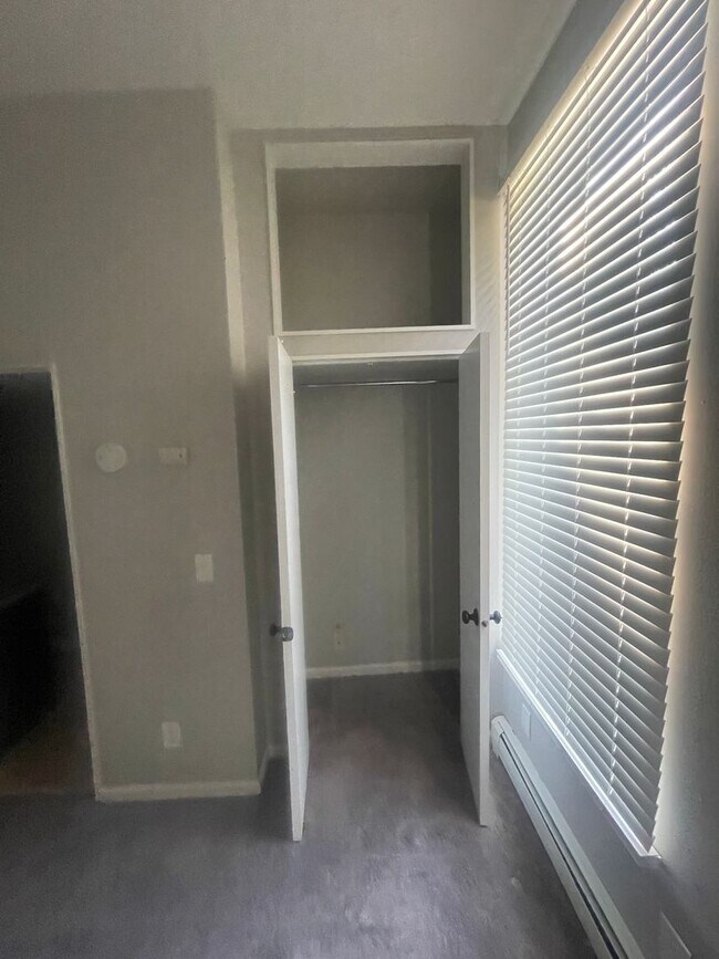 Building Photo - Corryville Condo_ Heat Paid