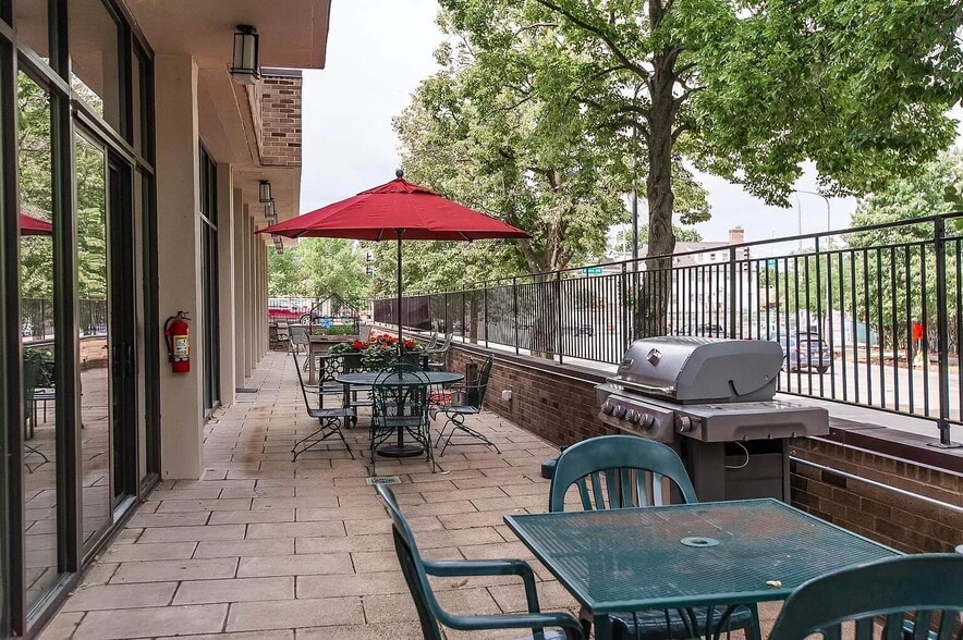 Patio - 207 5th Ave SW #308