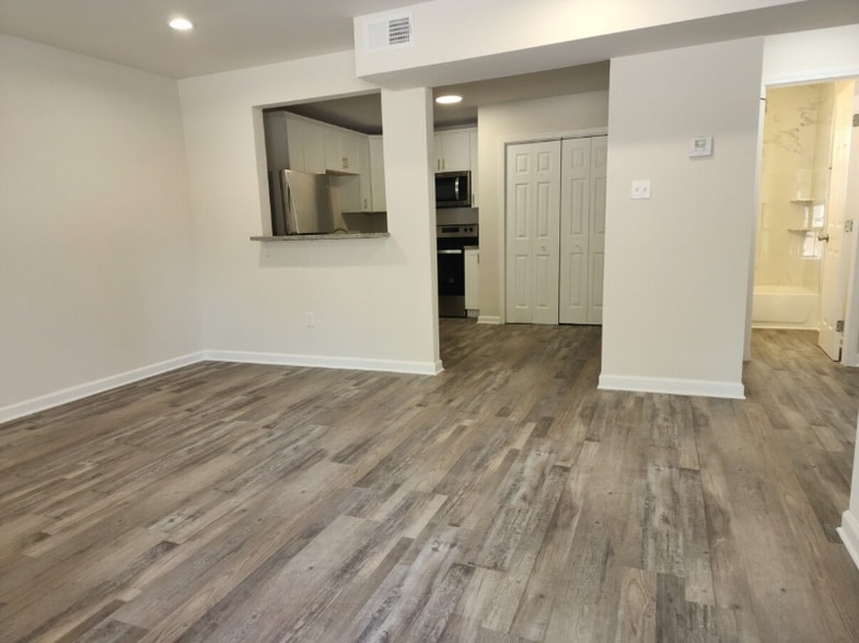 Building Photo - 141 Hoover Dr