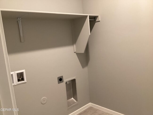 Building Photo - 116 Sarah Trl