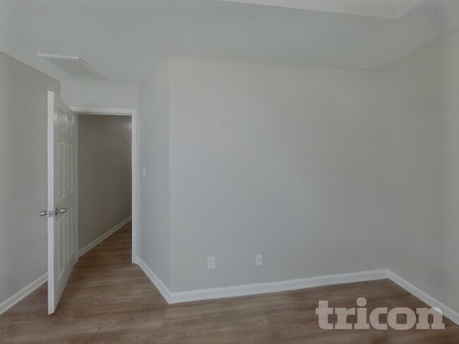 Building Photo - 2000 Taras Trace Dr