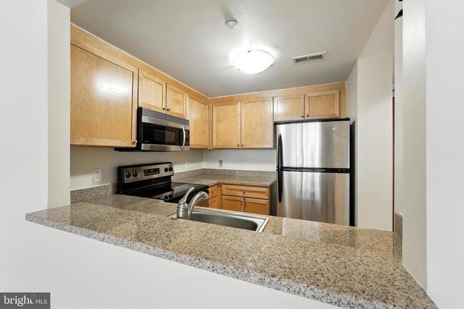 Building Photo - 1150 K St NW