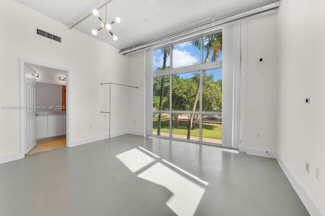 Building Photo - 2100 Van Buren St