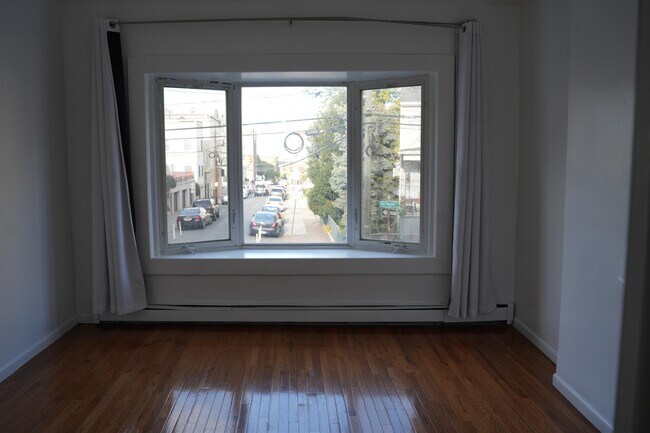 Building Photo - 40 Van Reypen St