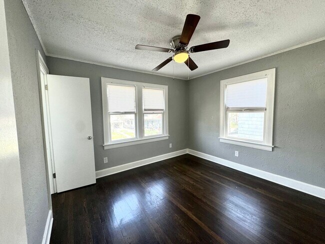 Building Photo - Spacious 3 Bedroom Home
