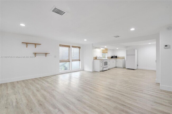 Building Photo - 7637 NW 17th Pl