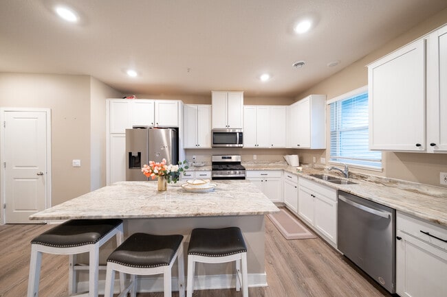 Building Photo - 13864 Kaylemore Trl