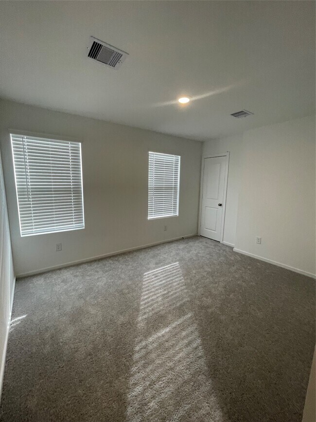 Building Photo - 112 Stran St