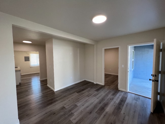 Building Photo - 942 N Van Ness Ave