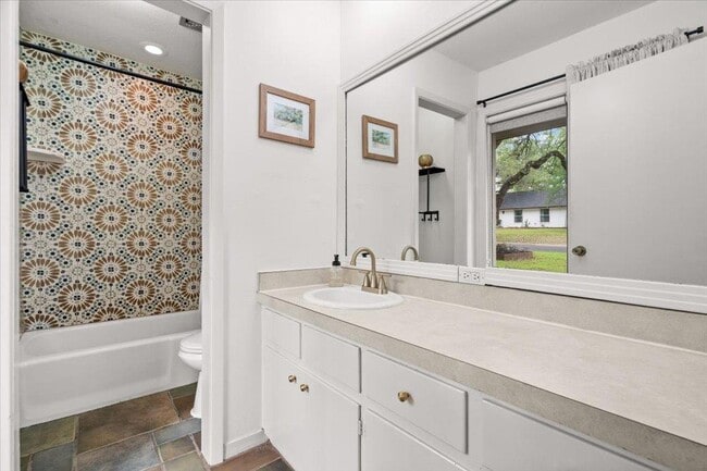 Building Photo - 9503 Castlewood Dr