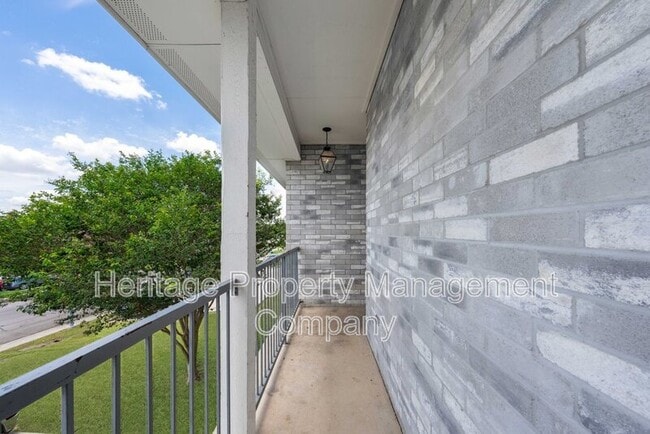 Building Photo - 518 Dukeway Dr