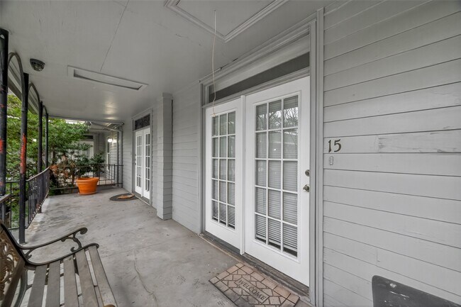 Building Photo - 3300 Yorktown St