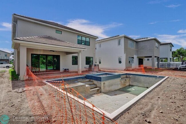 Building Photo - 2622 NW 87th Ter