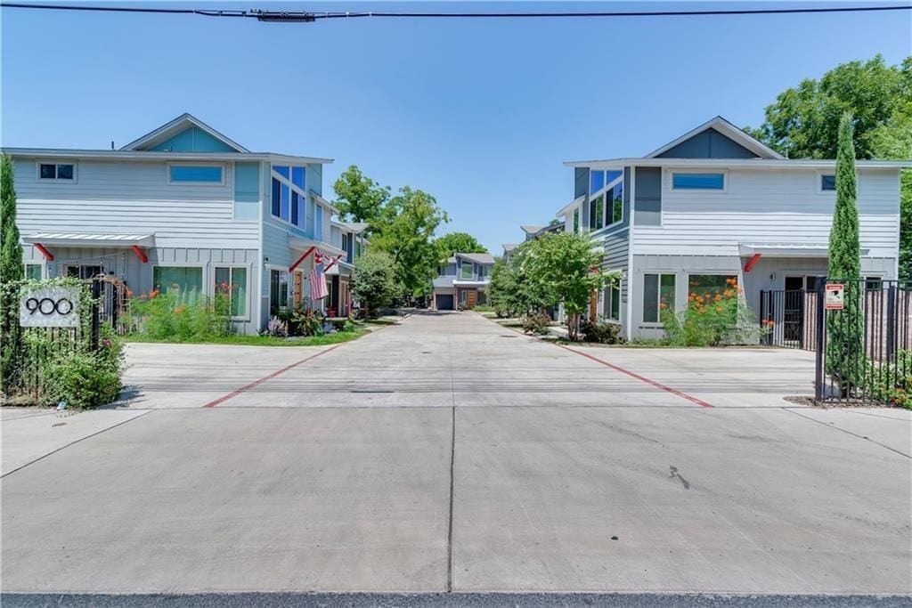 Building Photo - 900 Banister Ln