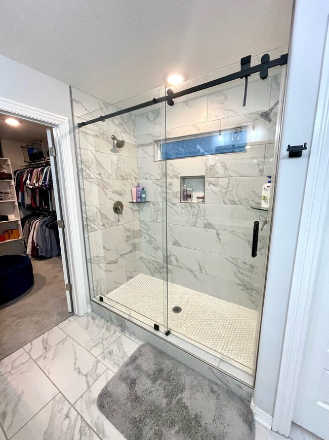 Building Photo - 2014 W Chandler Ave