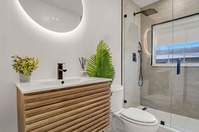 Building Photo - 20140 NE 25th Ct