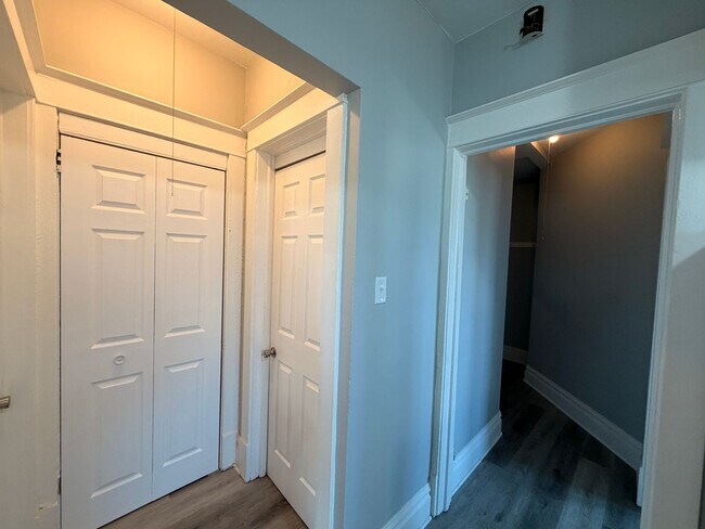 Building Photo - 6800 Sheridan Rd