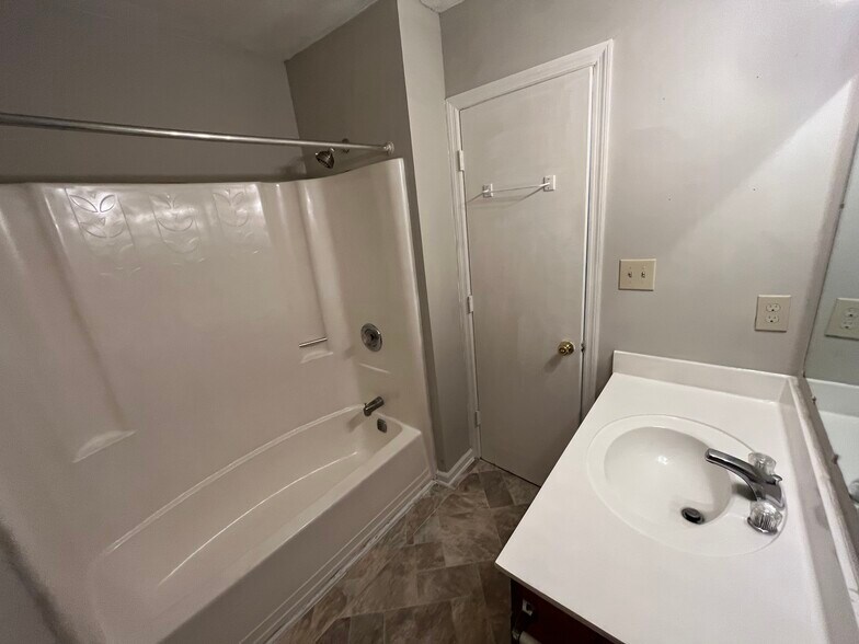 Building Photo - 1111 Emmett St