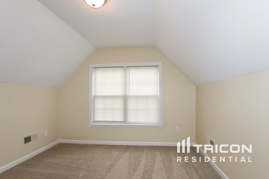 Building Photo - 4643 Fox Thorne Dr