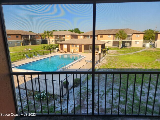 Building Photo - 1702 University Ln