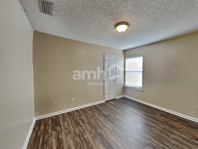 Building Photo - 6037 Scenic Meadow Ln