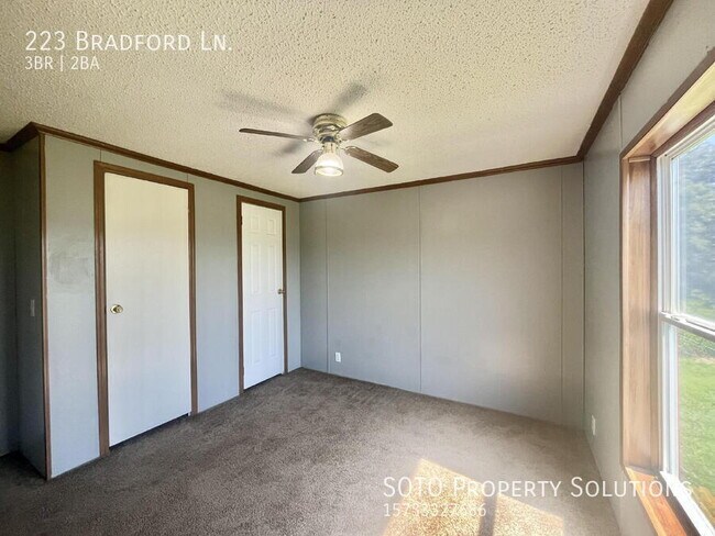 Building Photo - 223 Bradford Ln
