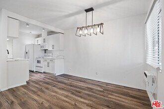 Building Photo - 322 Miraleste Dr